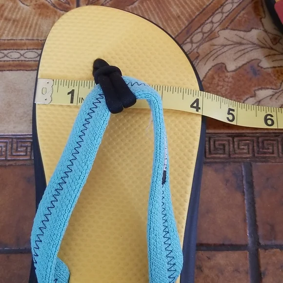 NWT HAVAIANAS flip flops - Picture 5 of 13